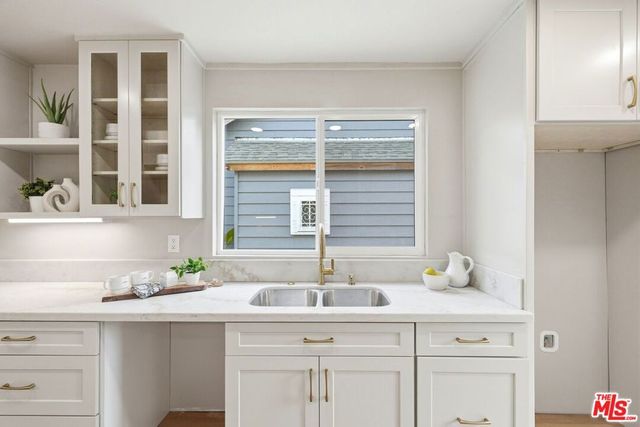 6015 Keniston Avenue, Los Angeles, CA 90043