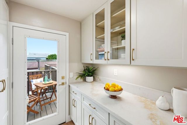 6015 Keniston Avenue, Los Angeles, CA 90043