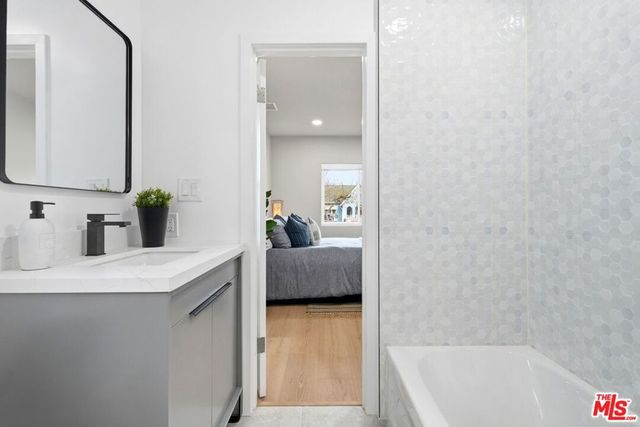 6015 Keniston Avenue, Los Angeles, CA 90043