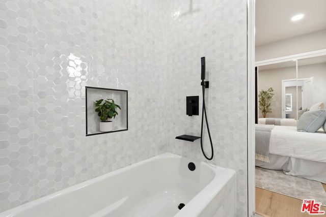 6015 Keniston Avenue, Los Angeles, CA 90043