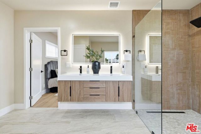 6015 Keniston Avenue, Los Angeles, CA 90043