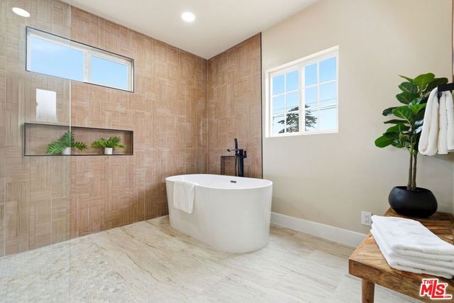 6015 Keniston Avenue, Los Angeles, CA 90043