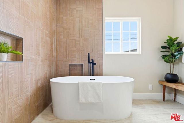 6015 Keniston Avenue, Los Angeles, CA 90043