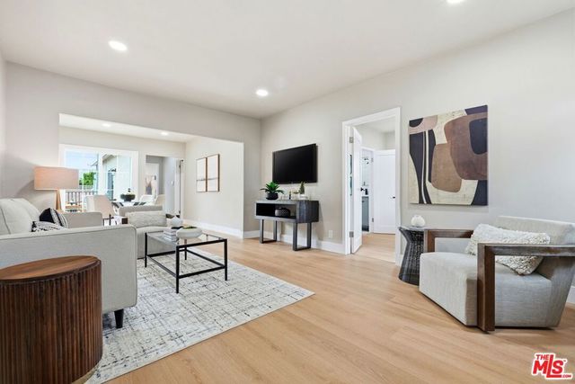 6015 Keniston Avenue, Los Angeles, CA 90043