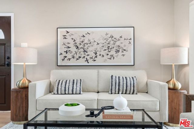 6015 Keniston Avenue, Los Angeles, CA 90043