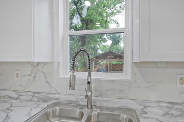440 S Bedford Avenue, Evansville, IN 47713