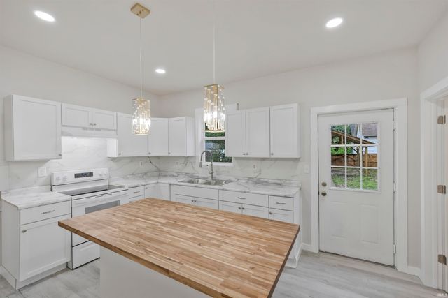 440 S Bedford Avenue, Evansville, IN 47713