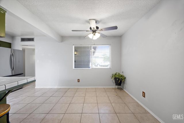 6712 Cedarcrest Avenue, Bakersfield, CA 93308