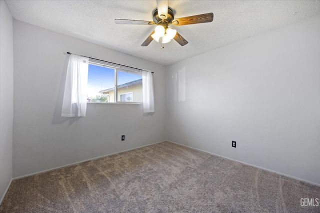 6712 Cedarcrest Avenue, Bakersfield, CA 93308