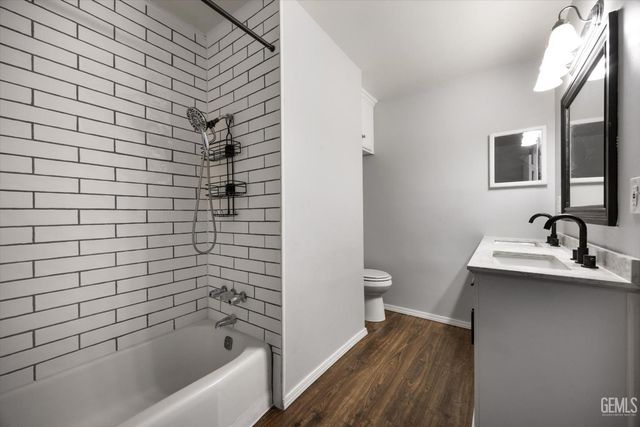 6712 Cedarcrest Avenue, Bakersfield, CA 93308