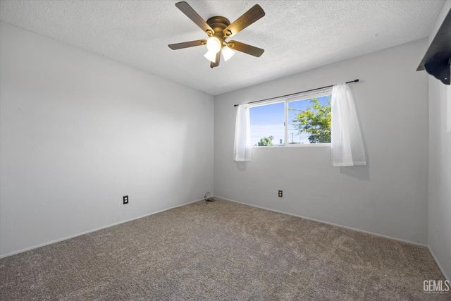 6712 Cedarcrest Avenue, Bakersfield, CA 93308