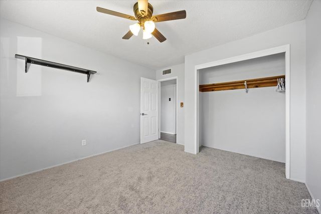 6712 Cedarcrest Avenue, Bakersfield, CA 93308