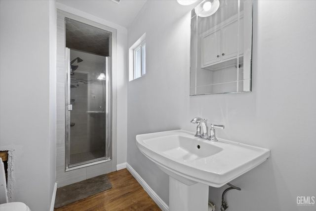 6712 Cedarcrest Avenue, Bakersfield, CA 93308