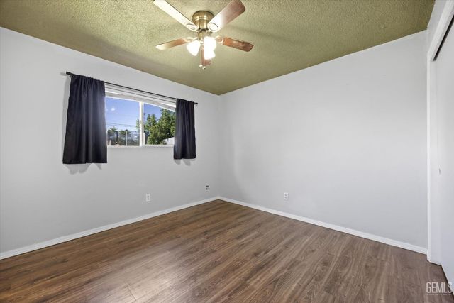 6712 Cedarcrest Avenue, Bakersfield, CA 93308