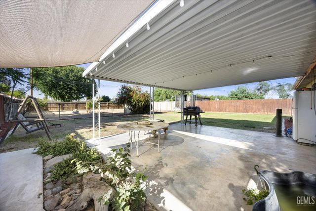 6712 Cedarcrest Avenue, Bakersfield, CA 93308