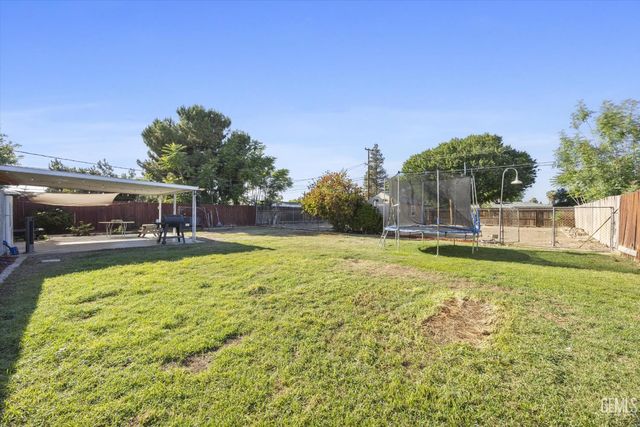 6712 Cedarcrest Avenue, Bakersfield, CA 93308