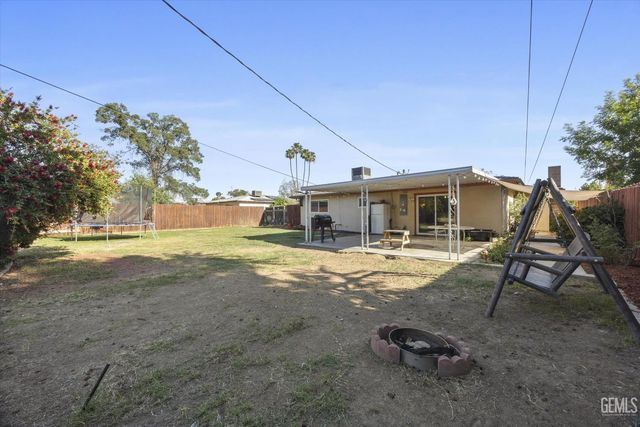 6712 Cedarcrest Avenue, Bakersfield, CA 93308