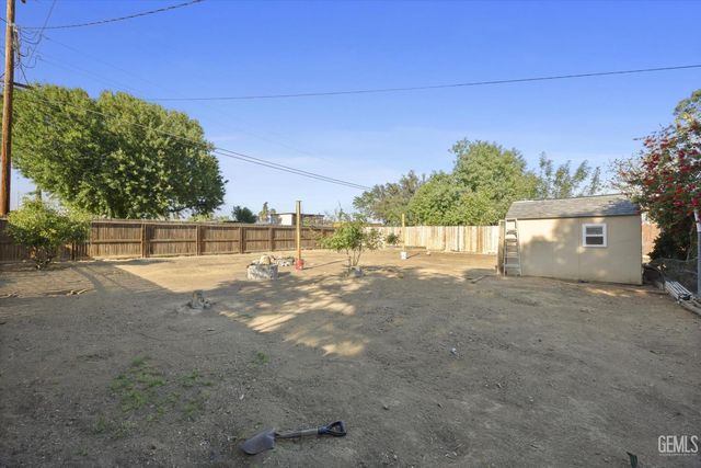 6712 Cedarcrest Avenue, Bakersfield, CA 93308
