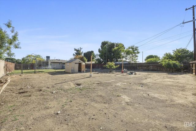 6712 Cedarcrest Avenue, Bakersfield, CA 93308