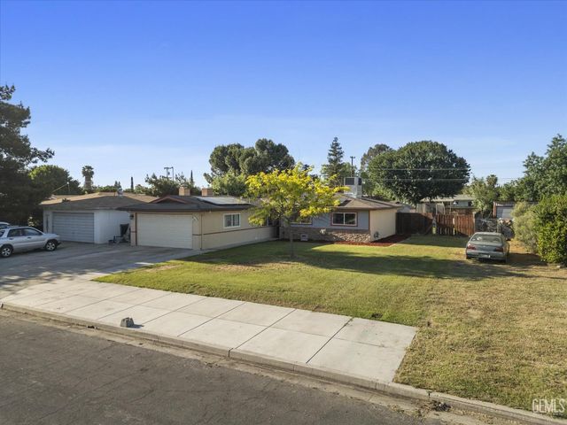 6712 Cedarcrest Avenue, Bakersfield, CA 93308