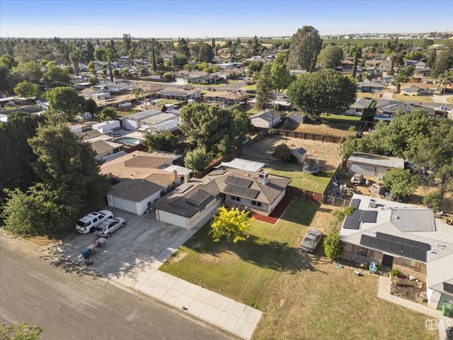 6712 Cedarcrest Avenue, Bakersfield, CA 93308