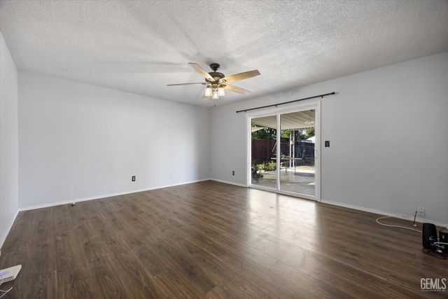 6712 Cedarcrest Avenue, Bakersfield, CA 93308