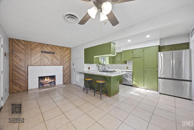 6712 Cedarcrest Avenue, Bakersfield, CA 93308