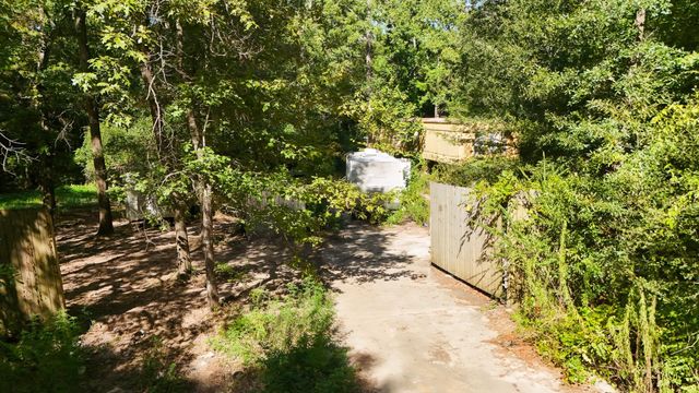 19124 Leicester, New Caney, TX 77357