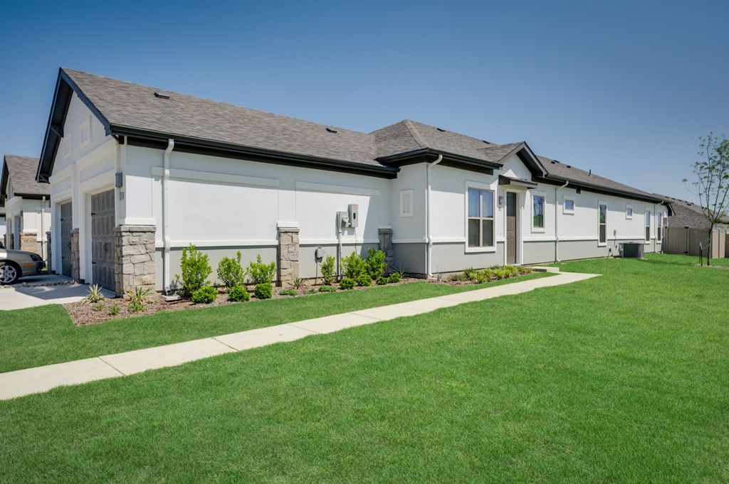 579 LLOYDS ROAD 917B, Little Elm, TX 75068