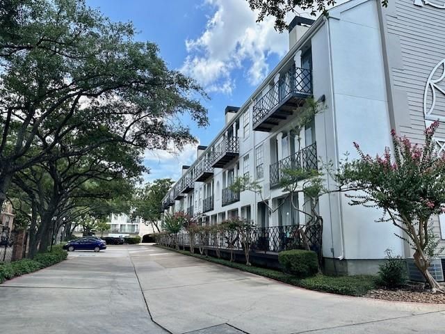 2333 Bering Drive 311, Houston, TX 77057