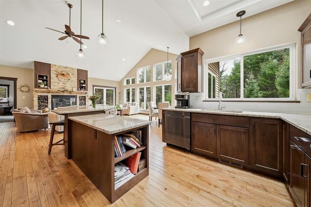 909 Thistle Lane, Eau Claire, WI 54703