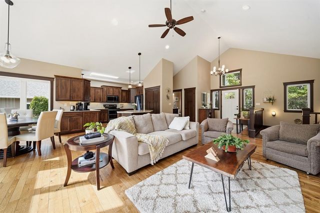 909 Thistle Lane, Eau Claire, WI 54703