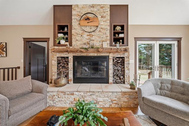 909 Thistle Lane, Eau Claire, WI 54703