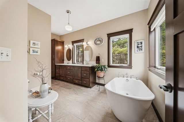 909 Thistle Lane, Eau Claire, WI 54703