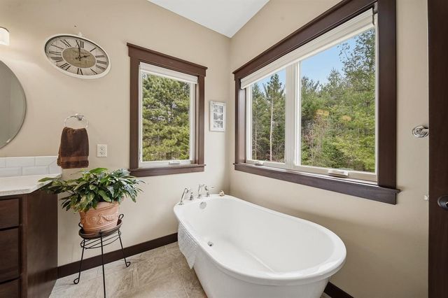 909 Thistle Lane, Eau Claire, WI 54703