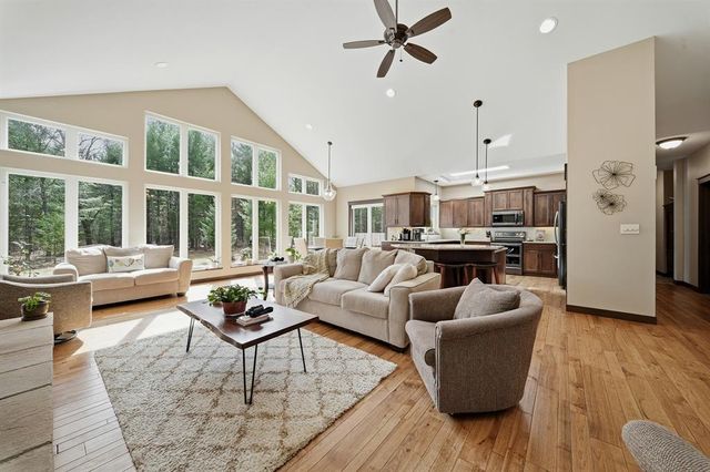 909 Thistle Lane, Eau Claire, WI 54703
