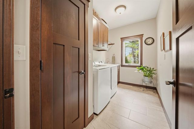 909 Thistle Lane, Eau Claire, WI 54703