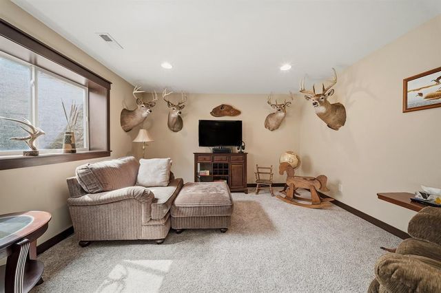 909 Thistle Lane, Eau Claire, WI 54703