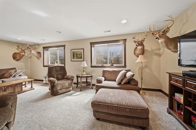 909 Thistle Lane, Eau Claire, WI 54703
