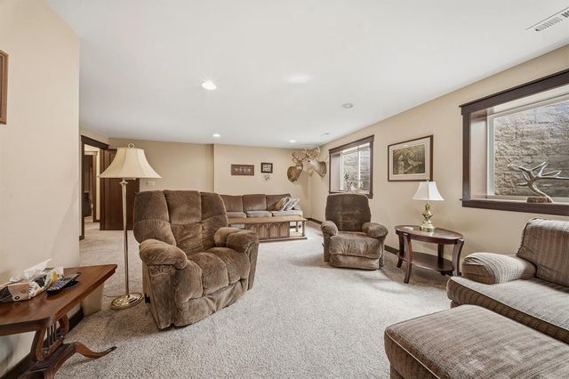 909 Thistle Lane, Eau Claire, WI 54703