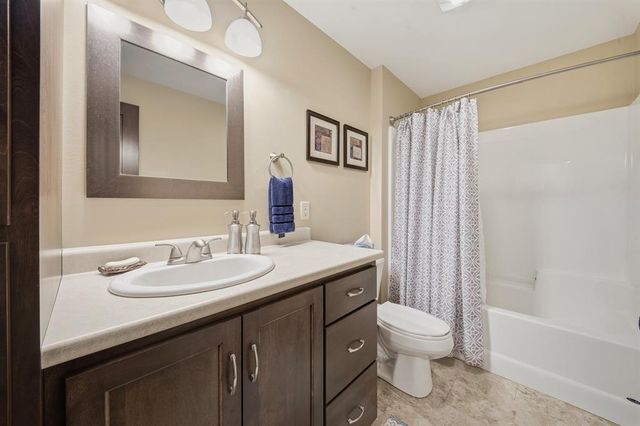909 Thistle Lane, Eau Claire, WI 54703