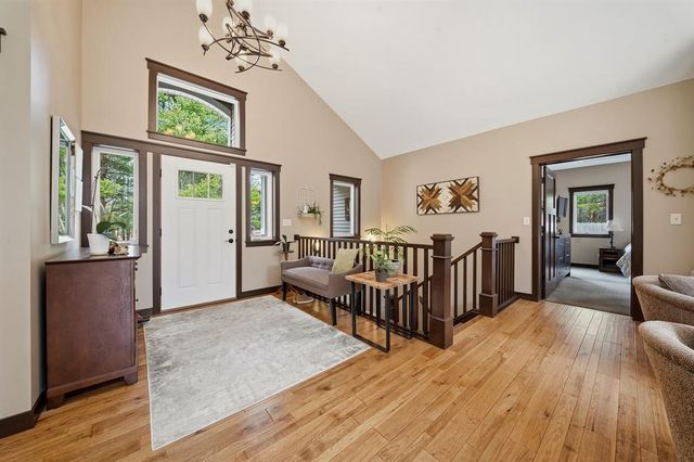 909 Thistle Lane, Eau Claire, WI 54703
