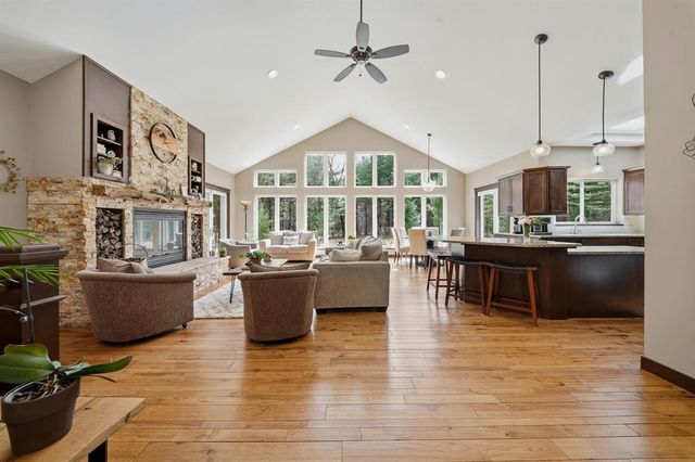 909 Thistle Lane, Eau Claire, WI 54703
