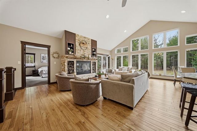 909 Thistle Lane, Eau Claire, WI 54703