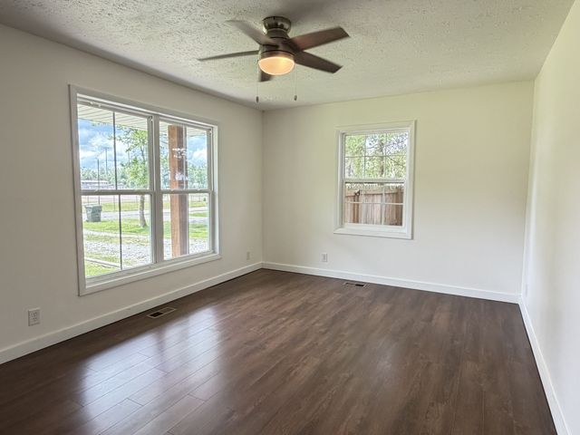 15 Forrest Ave, Hohenwald, TN 38462