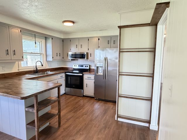 15 Forrest Ave, Hohenwald, TN 38462