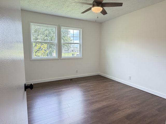 15 Forrest Ave, Hohenwald, TN 38462