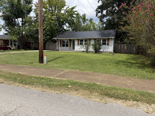 15 Forrest Ave, Hohenwald, TN 38462
