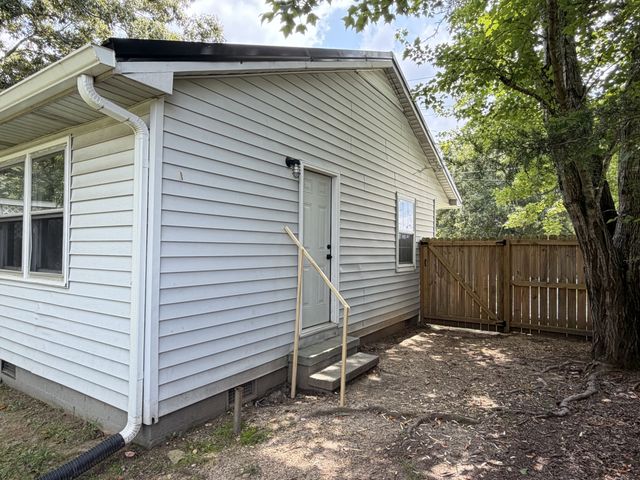 15 Forrest Ave, Hohenwald, TN 38462