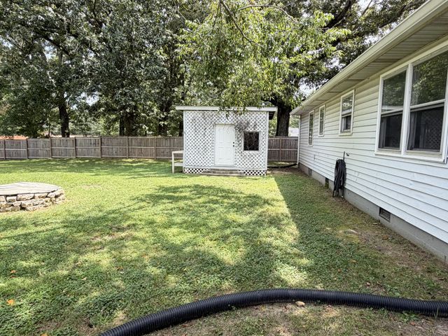 15 Forrest Ave, Hohenwald, TN 38462